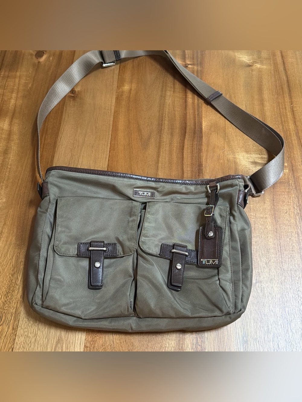 Tumi Cortina Munich Crossbody Boarding Bag Nylon Messenger Khaki Green 48736